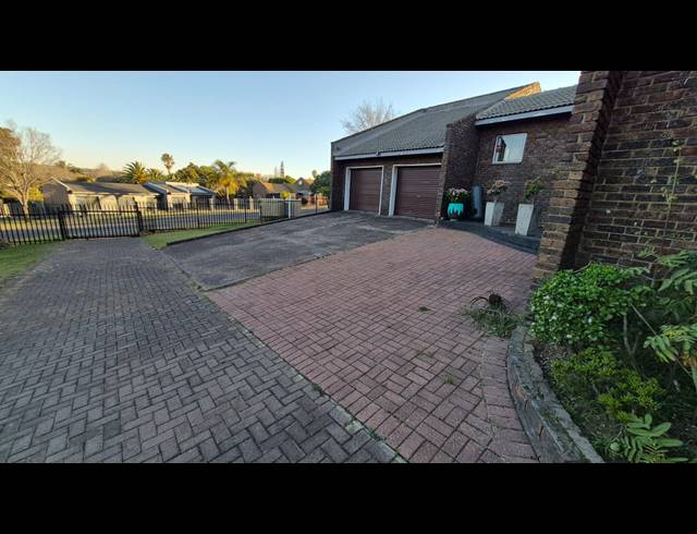 3 BEDROOM HOUSE TO LET IN MODEL PARK